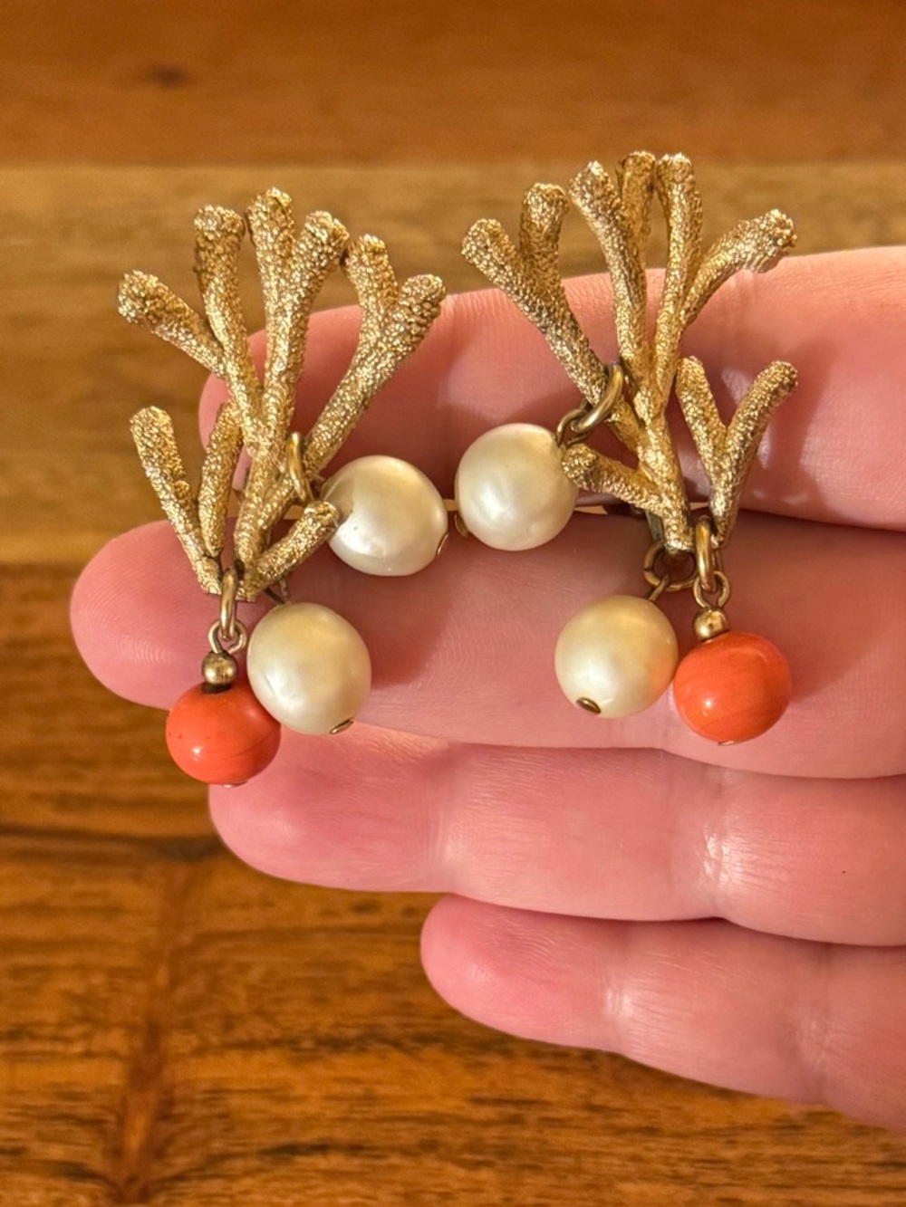 RARE NAPIER Gold Coral Branch Drop VTG Earrings with Pearl and Coral Beads - Picture 10 of 11